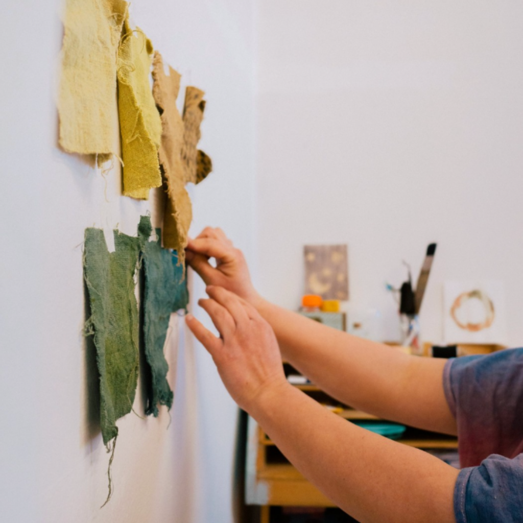 How to Begin Naturally Dyeing Fabric with Flowers T A L Ú